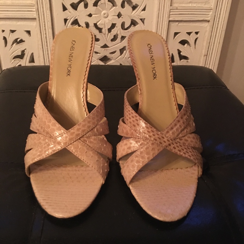 NWT- sandals (35)